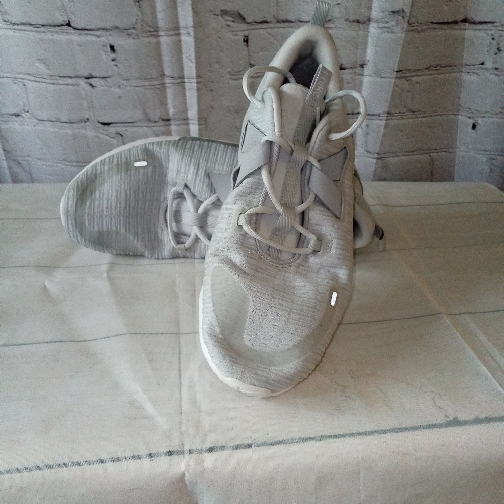 Nike Men's Renew Arena Running Shoe